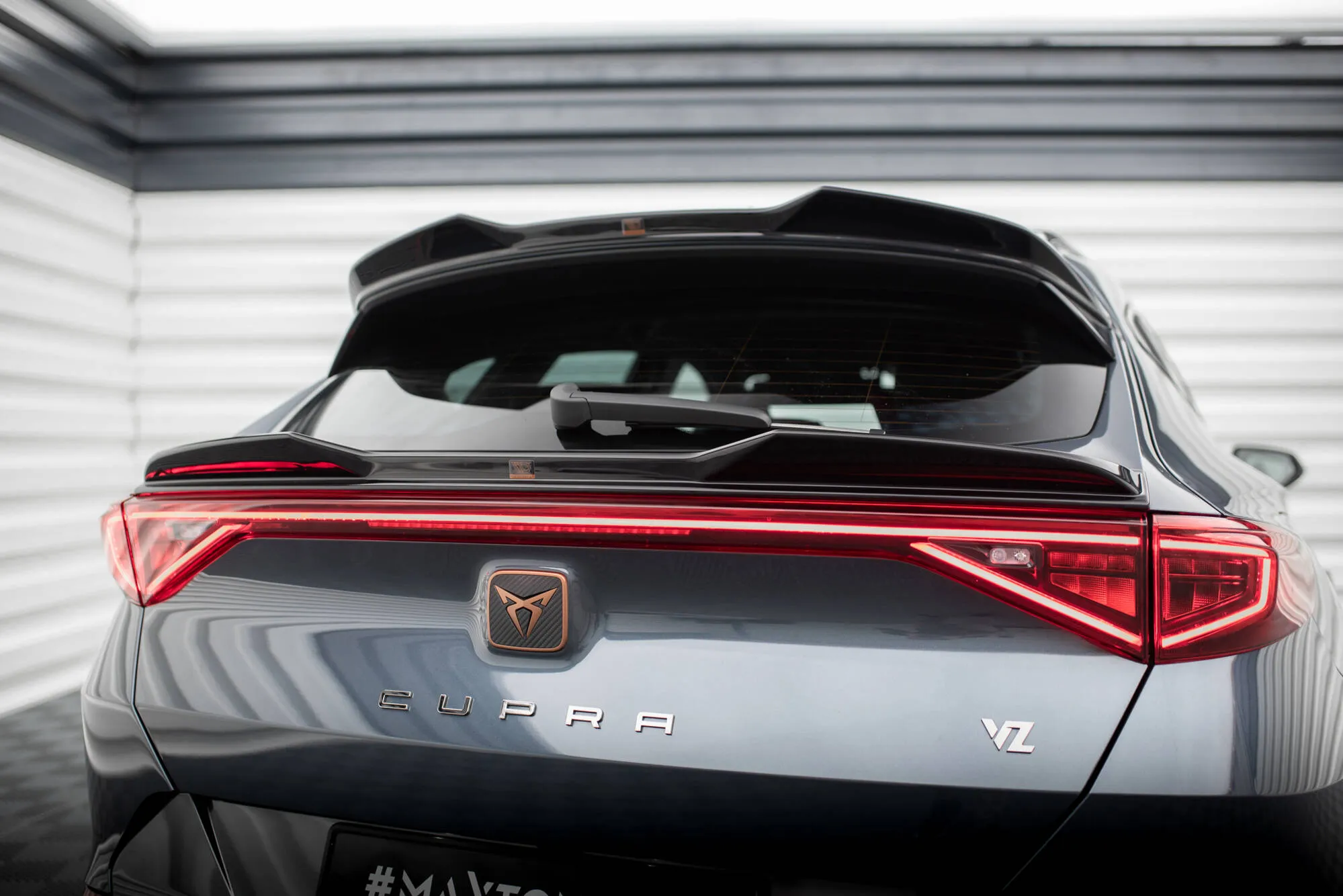Takspoiler (nedre) Cupra Formentor 2020 - > | Glossy Black Edition