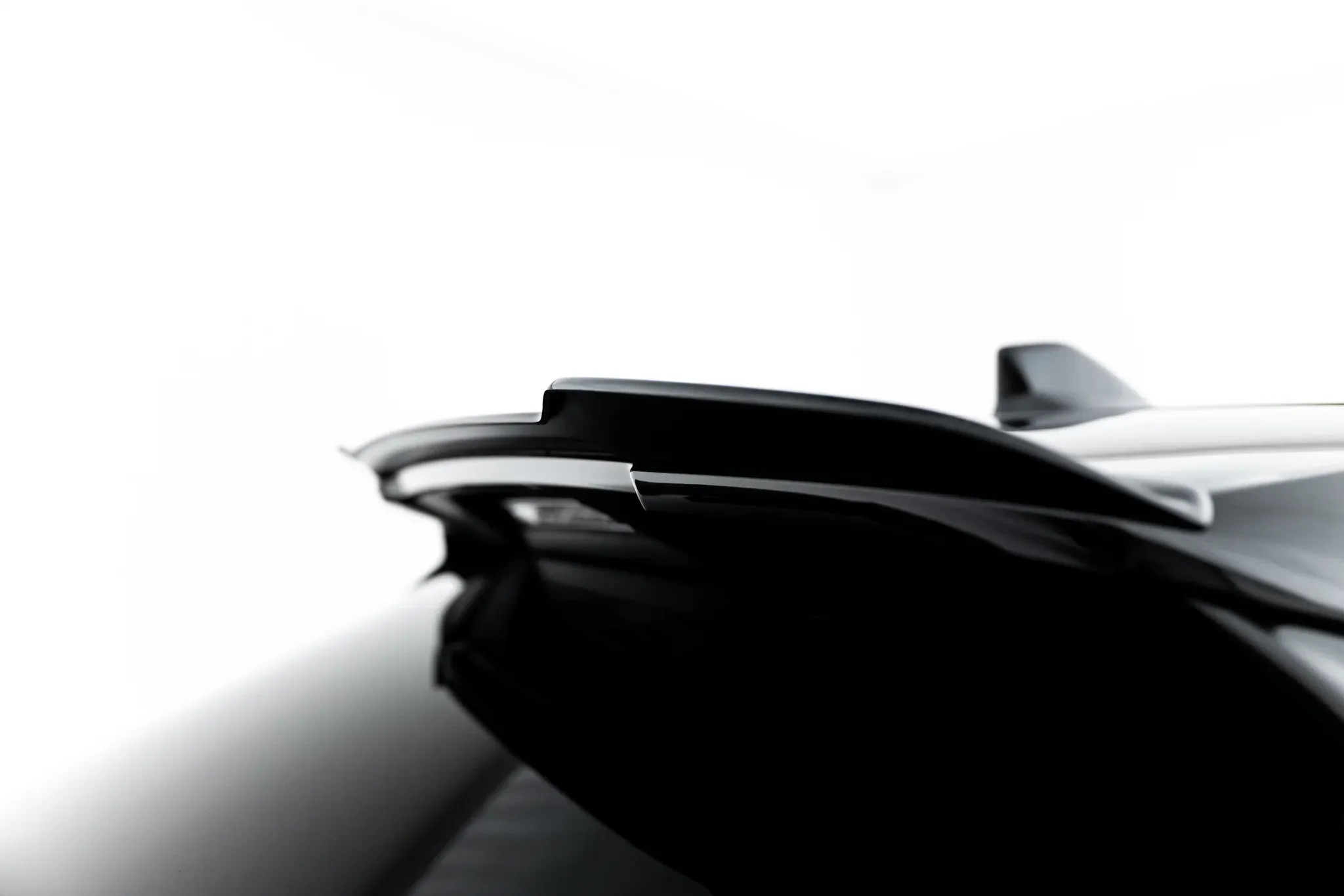 Takspoiler (øvre) Alfa Romeo Junior I 2024 -> | Glossy Black Edition – bilde 3