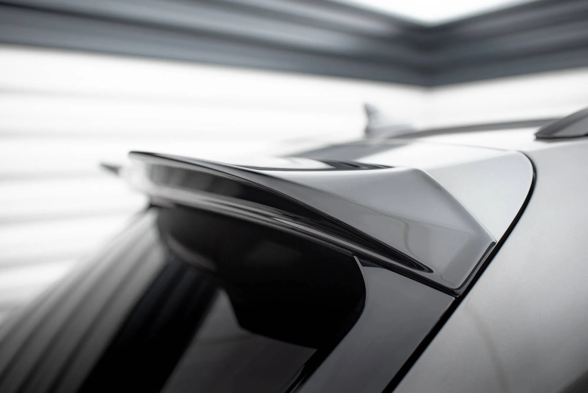 Takspoiler (øvre) Bentley Bentayga Mk1 2015 - 2020 | Glossy Black Edition – bilde 3
