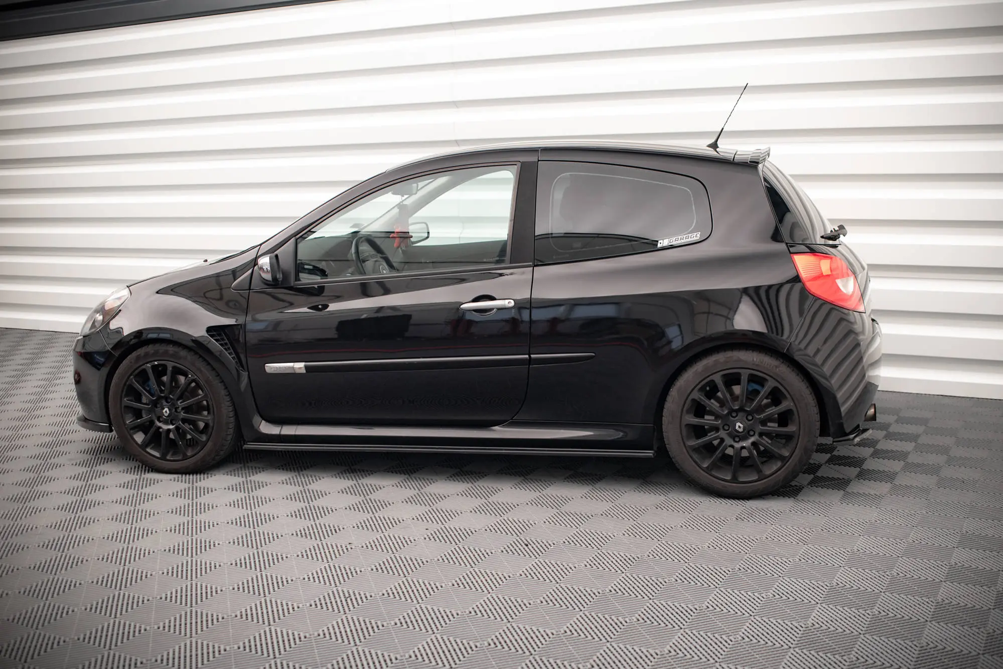TAKSPOILER RENAULT Clio mk3 RS 2006-2012 – bilde 4
