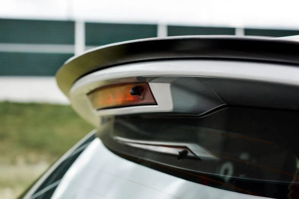 TAKSPOILER RENAULT CLIO MK4 2012-2016 – bilde 3