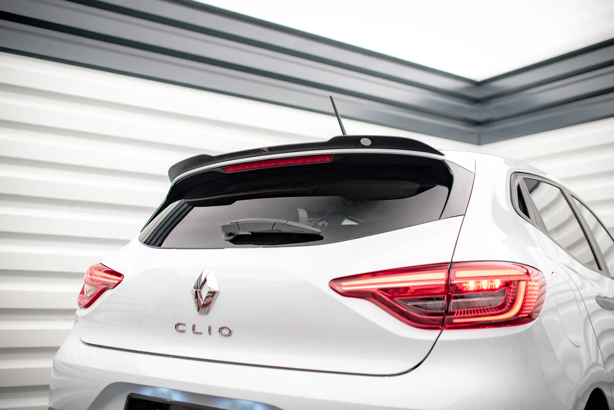 TAKSPOILER Renault Clio mk5 2019-> – bilde 3