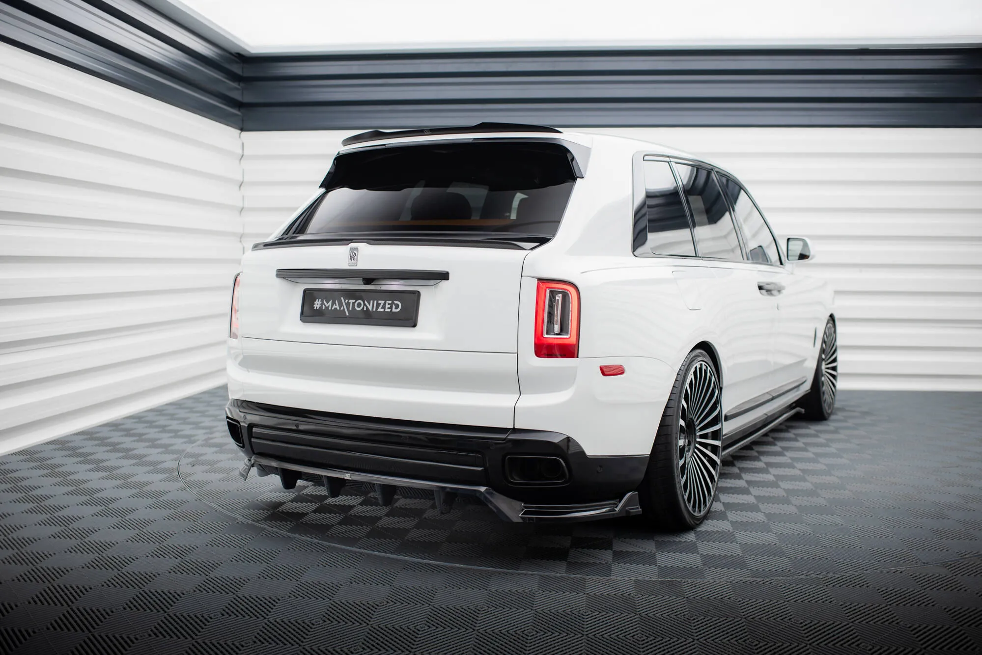 Takspoiler Rolls Royce Cullinan 2018 - 2024 | Glossy Black Edition – bilde 2