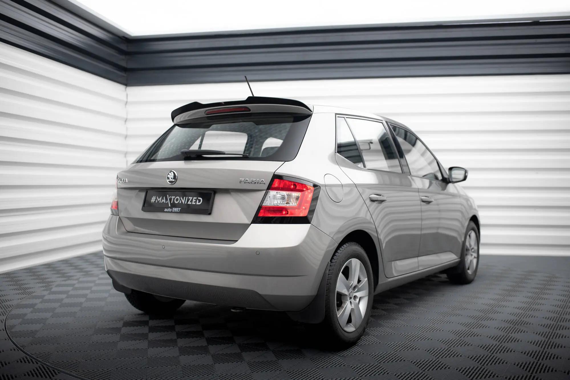 Takspoiler Skoda Fabia mk3 2014 - 2019 | Glossy Black Edition – bilde 4