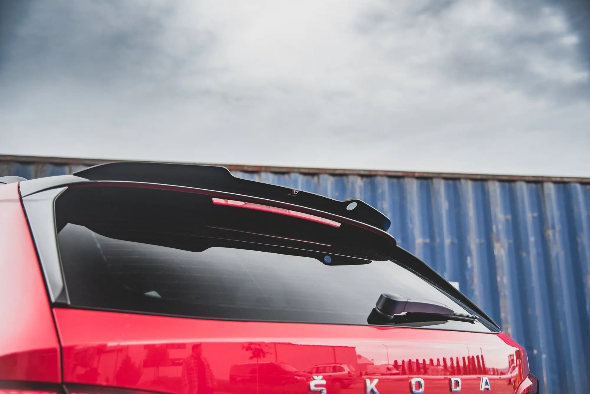 TAKSPOILER Skoda Kamiq 2019 ->