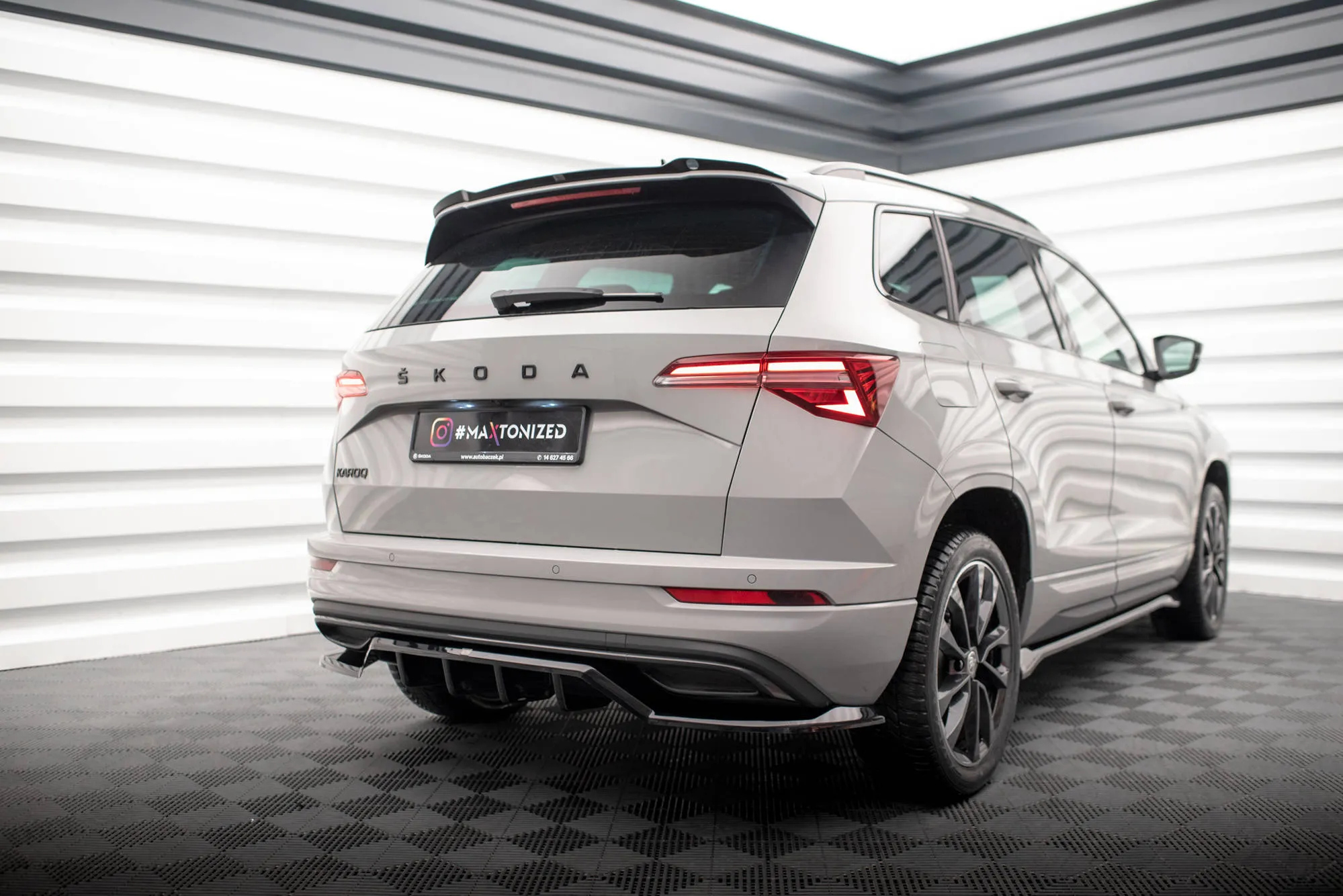 Takspoiler Skoda Karoq (K1 Facelift) 2021-2026 | Glossy Black Edition – bilde 2