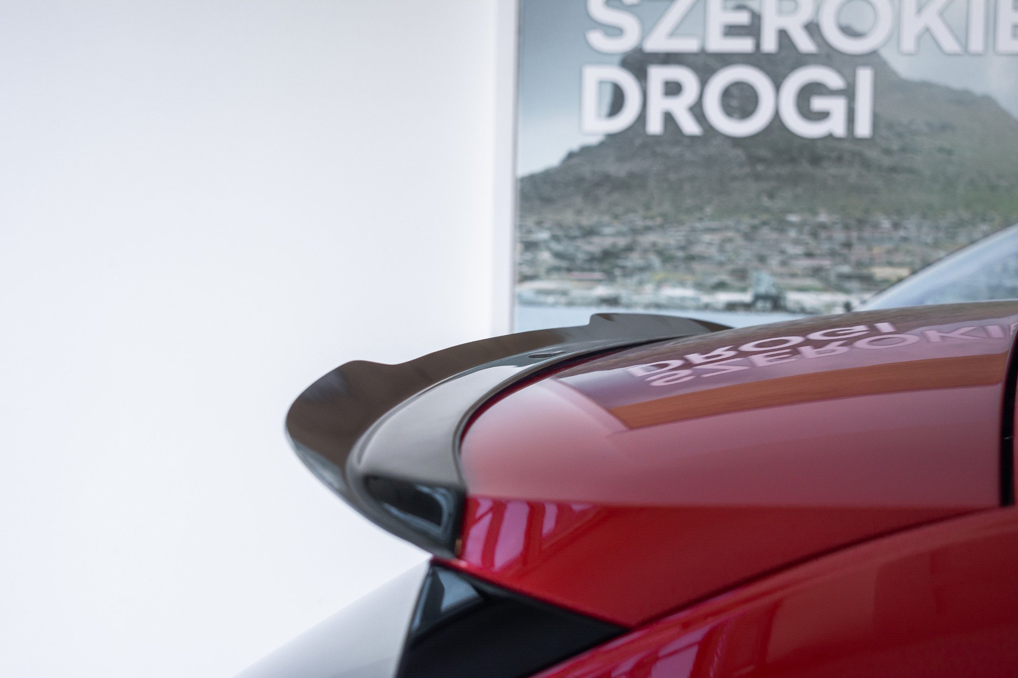 TAKSPOILER Skoda Scala 2019 ->