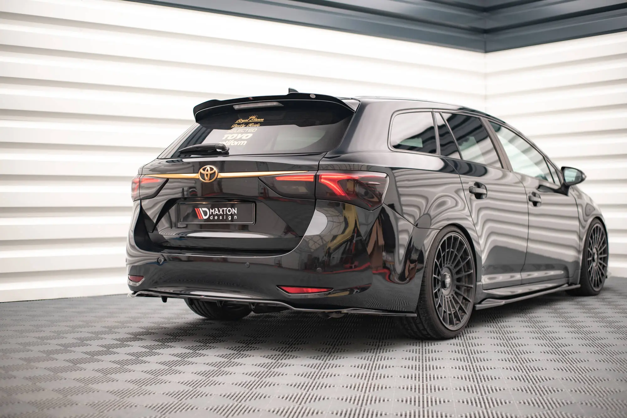 TAKSPOILER Toyota Avensis III (T27) Facelift 2015 - 2018 – bilde 3