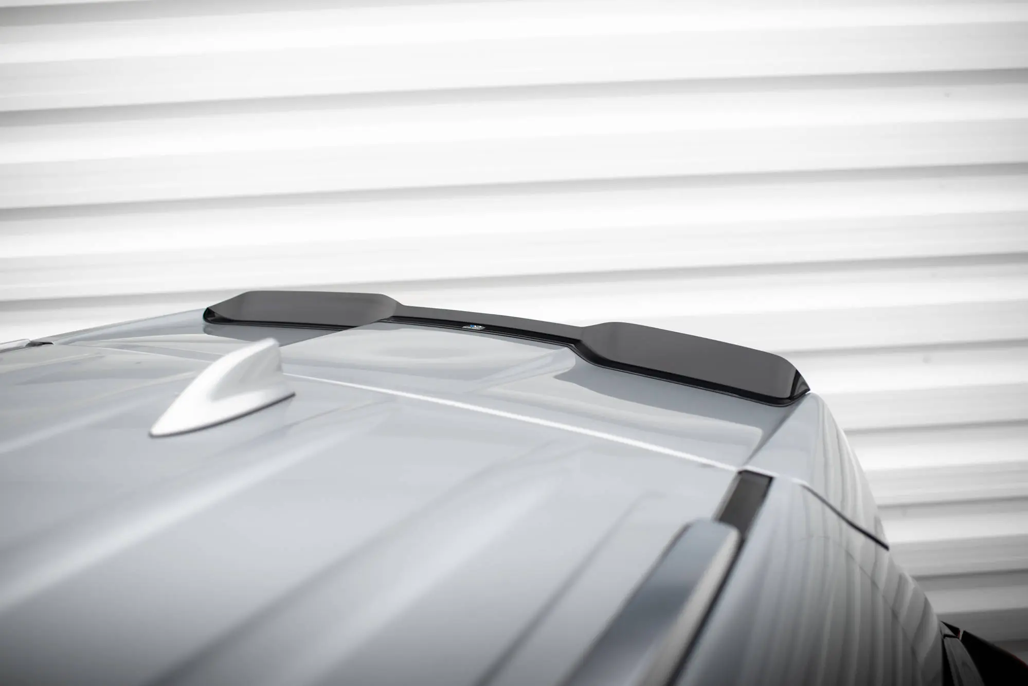 Takspoiler Toyota Highlander IV 2019-> | Glossy Black Edition – bilde 3