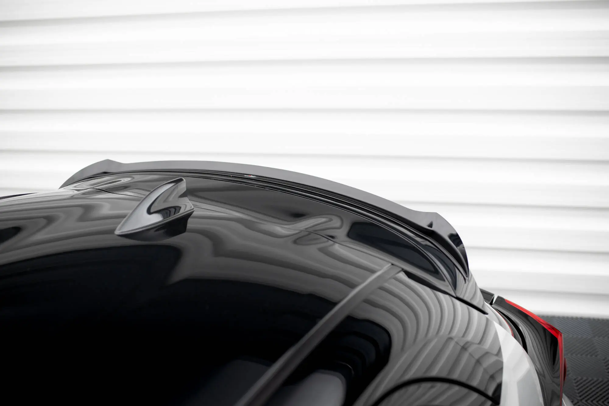 Takspoiler Toyota Yaris GR Sport IV 2020 - > | Glossy Black Edition – bilde 2