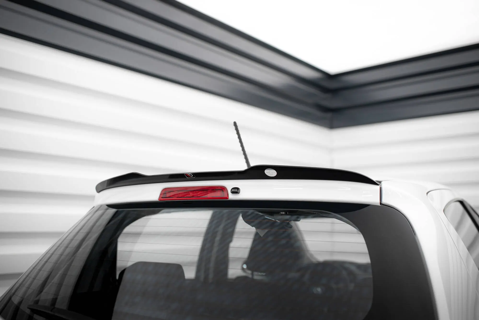 Takspoiler Toyota Yaris Mk3 facelift 2014 - 2017 | Glossy Black Edition