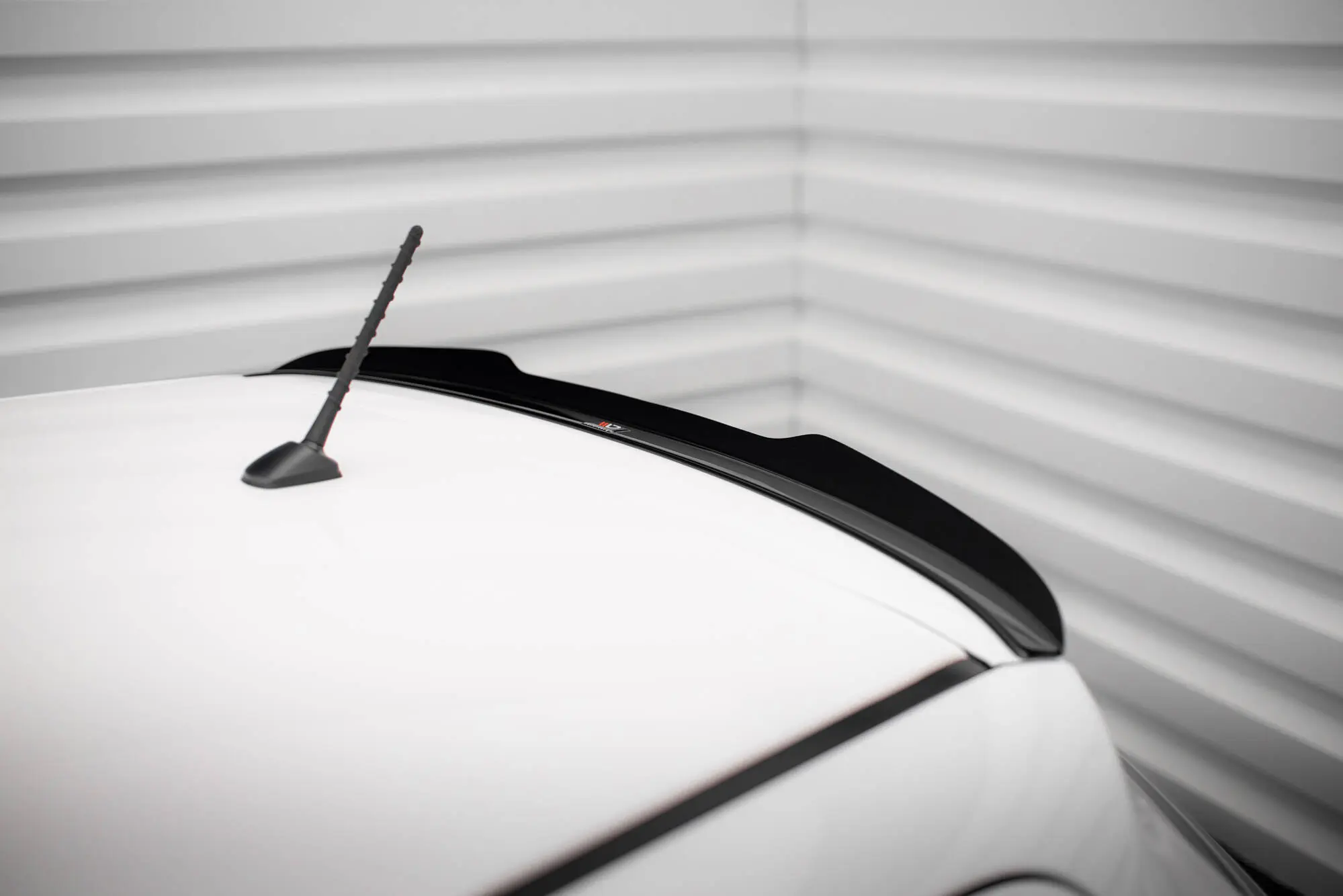 Takspoiler Toyota Yaris Mk3 facelift 2014 - 2017 | Glossy Black Edition – bilde 4