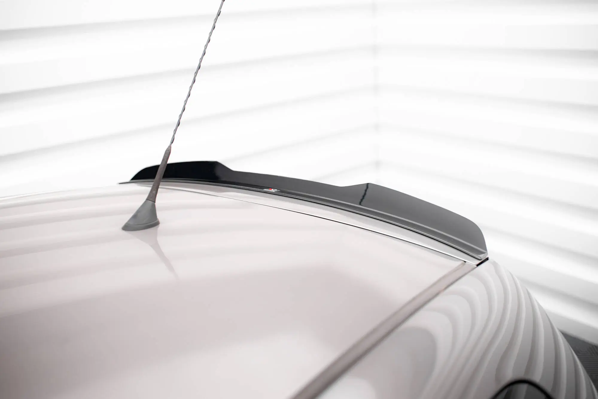 Takspoiler Toyota Yaris T-Sport Mk1 facelift 2003 - 2006 | Glossy Black Edition – bilde 4