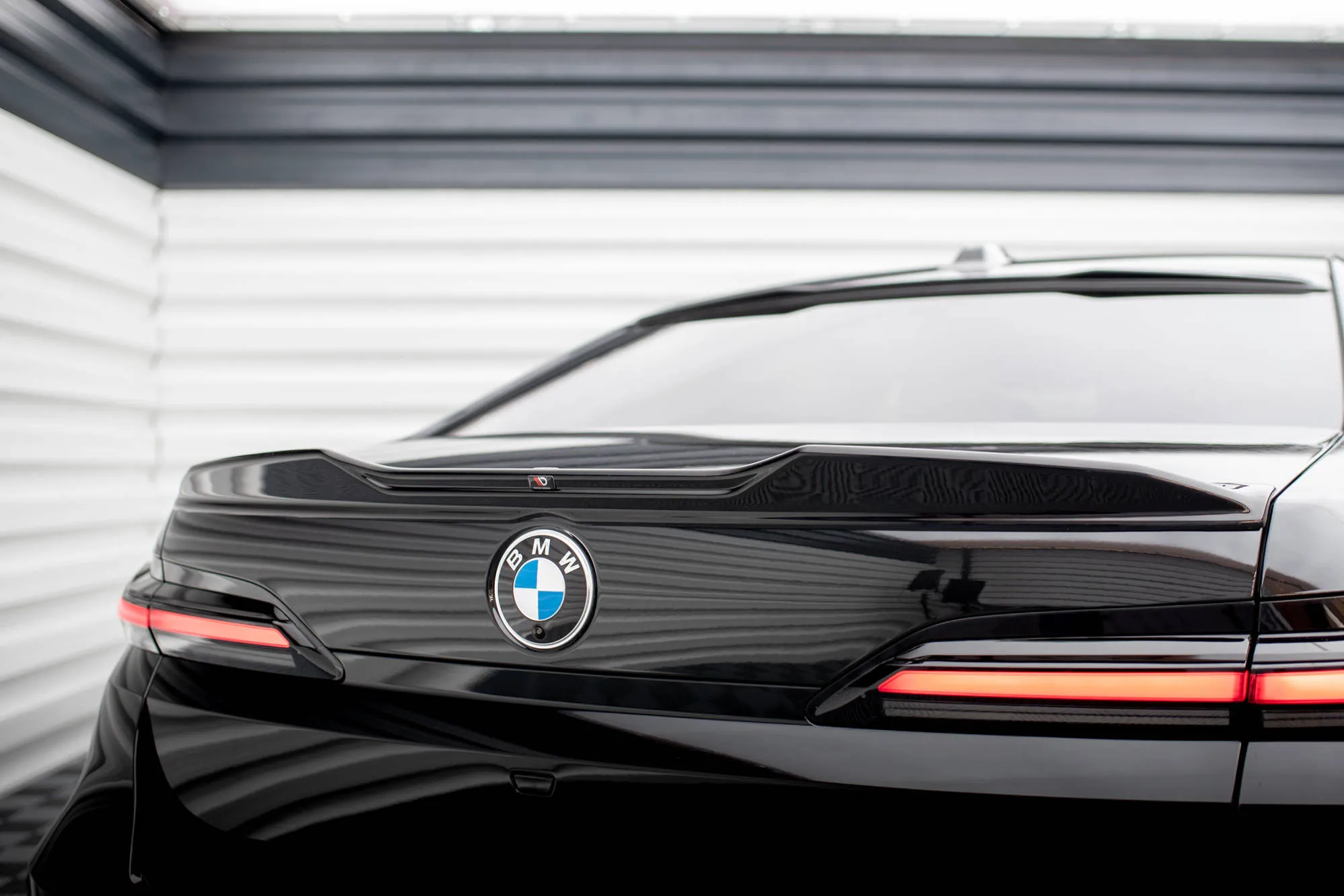 Takspoiler V.1 BMW 7 (G70) M-Pack 2022 -> | Glossy Black Edition
