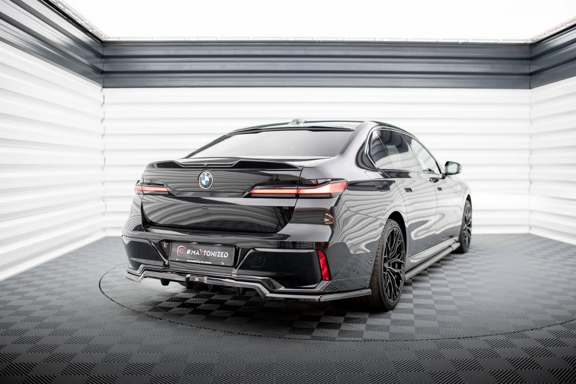 Takspoiler V.1 BMW 7 (G70) M-Pack 2022 -> | Glossy Black Edition – bilde 2