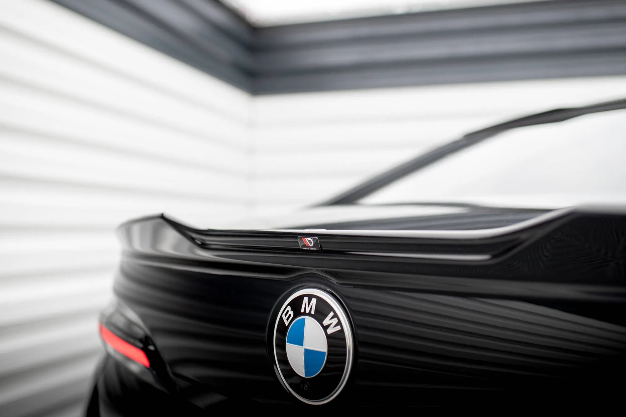 Takspoiler V.1 BMW 7 (G70) M-Pack 2022 -> | Glossy Black Edition – bilde 3