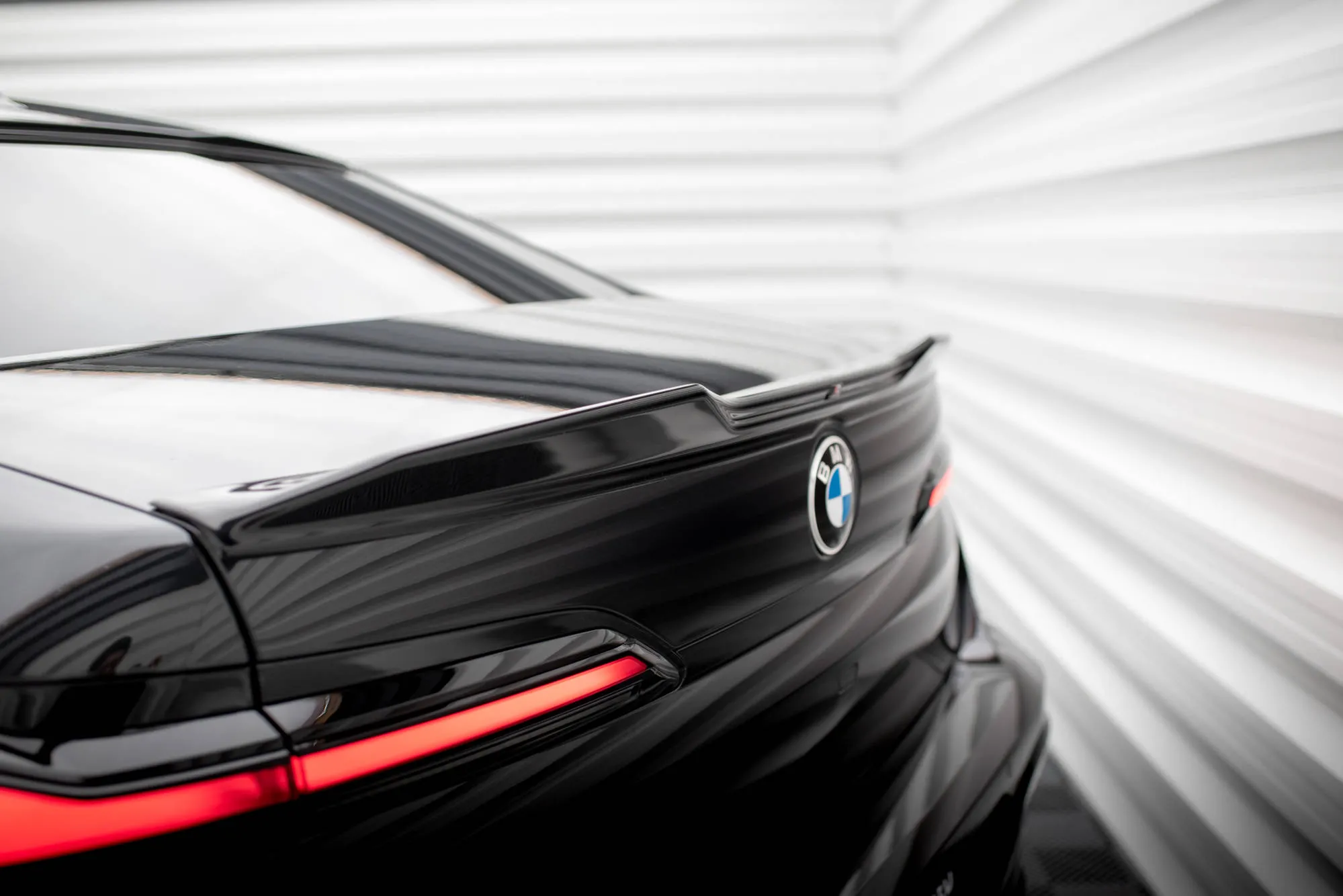 Takspoiler V.1 BMW 7 (G70) M-Pack 2022 -> | Glossy Black Edition – bilde 6