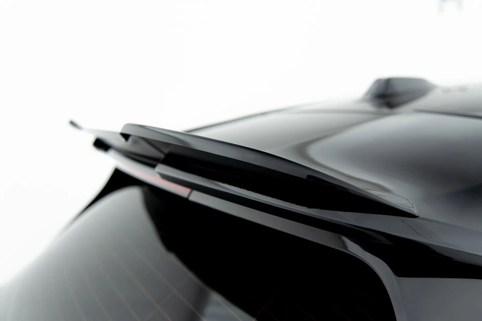 Takspoiler V.1 V.1 BMW 1 (F40) M135I 2019 - 2024 | Glossy Black Edition – bilde 2