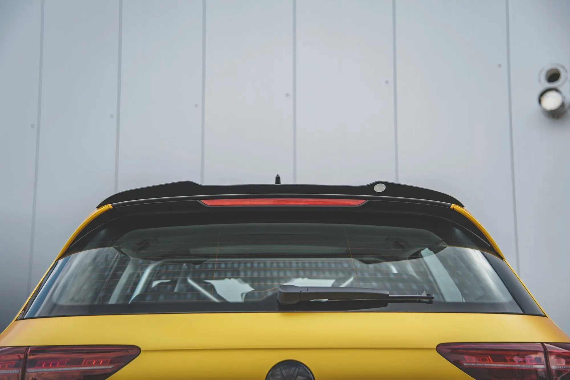 TAKSPOILER V.1 VW GOLF VIII 2019-> / VW GOLF VIII R-LINE 2019-> – bilde 2