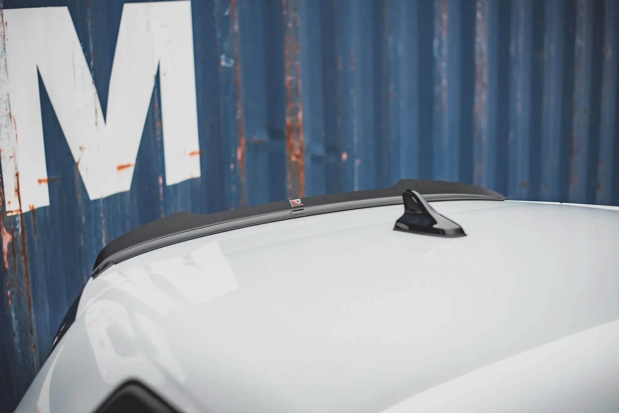 TAKSPOILER V.1 VW GOLF VIII R 2020-> / VW GOLF VIII GTI 2020-> – bilde 3