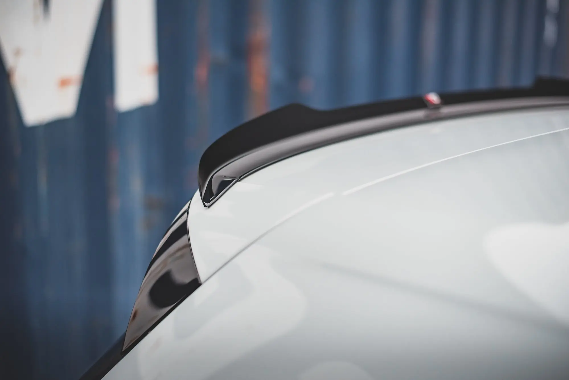 TAKSPOILER V.1 VW GOLF VIII R 2020-> / VW GOLF VIII GTI 2020-> – bilde 4