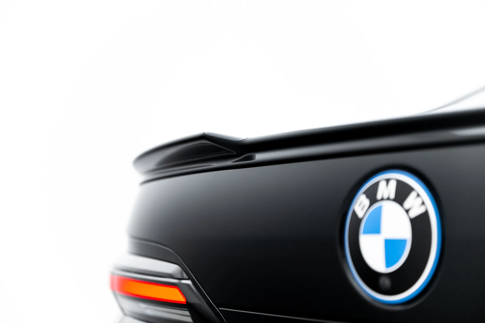Takspoiler V.2 BMW 7 (G70) M-Pack 2022 -> | Glossy Black Edition – bilde 2