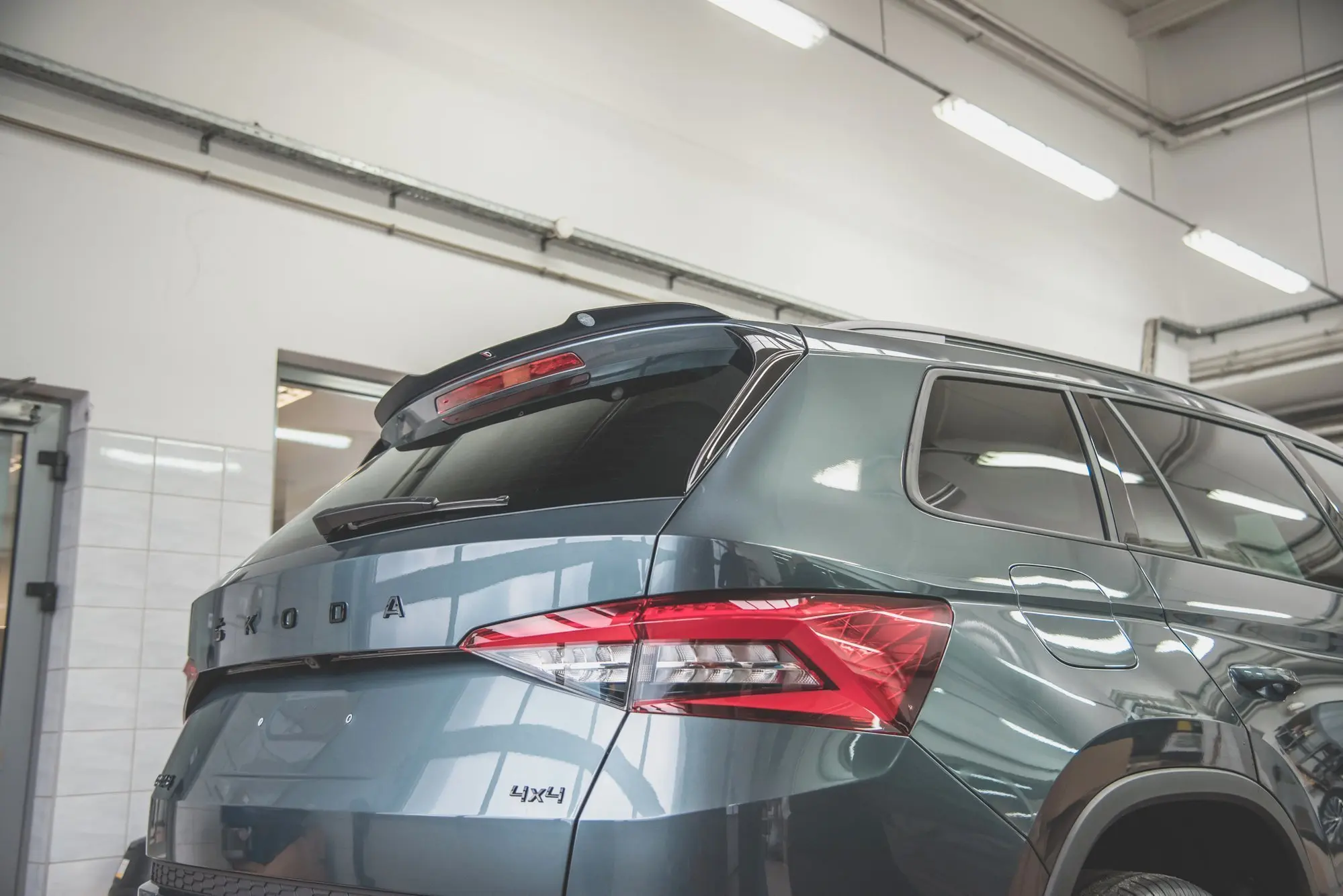 TAKSPOILER V.2 Škoda Kodiaq I Sportline / RS 2016 - 2024 – bilde 4