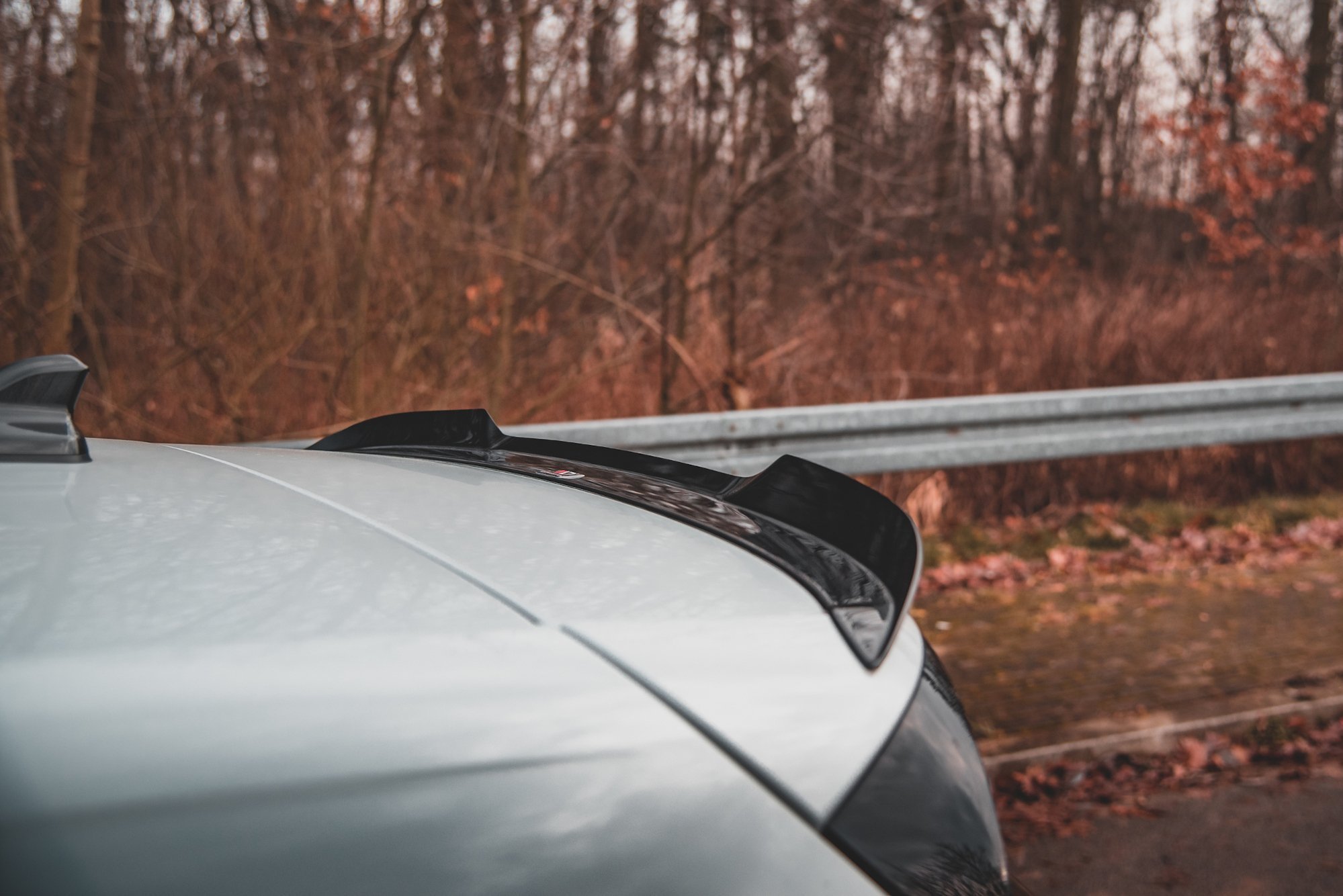 TAKSPOILER V.2 VW Golf VIII R 2020-> / VW Golf VIII GTI 2020->