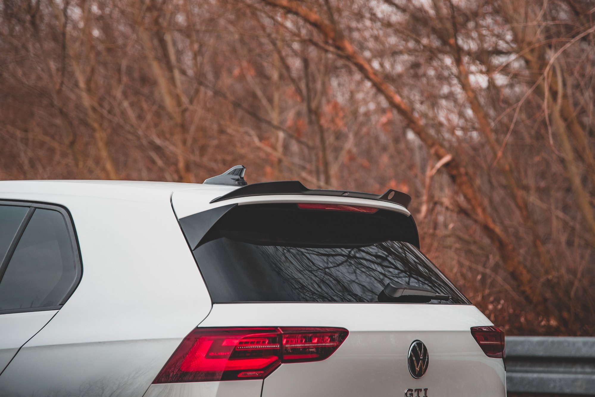TAKSPOILER V.2 VW Golf VIII R 2020-> / VW Golf VIII GTI 2020-> – bilde 4