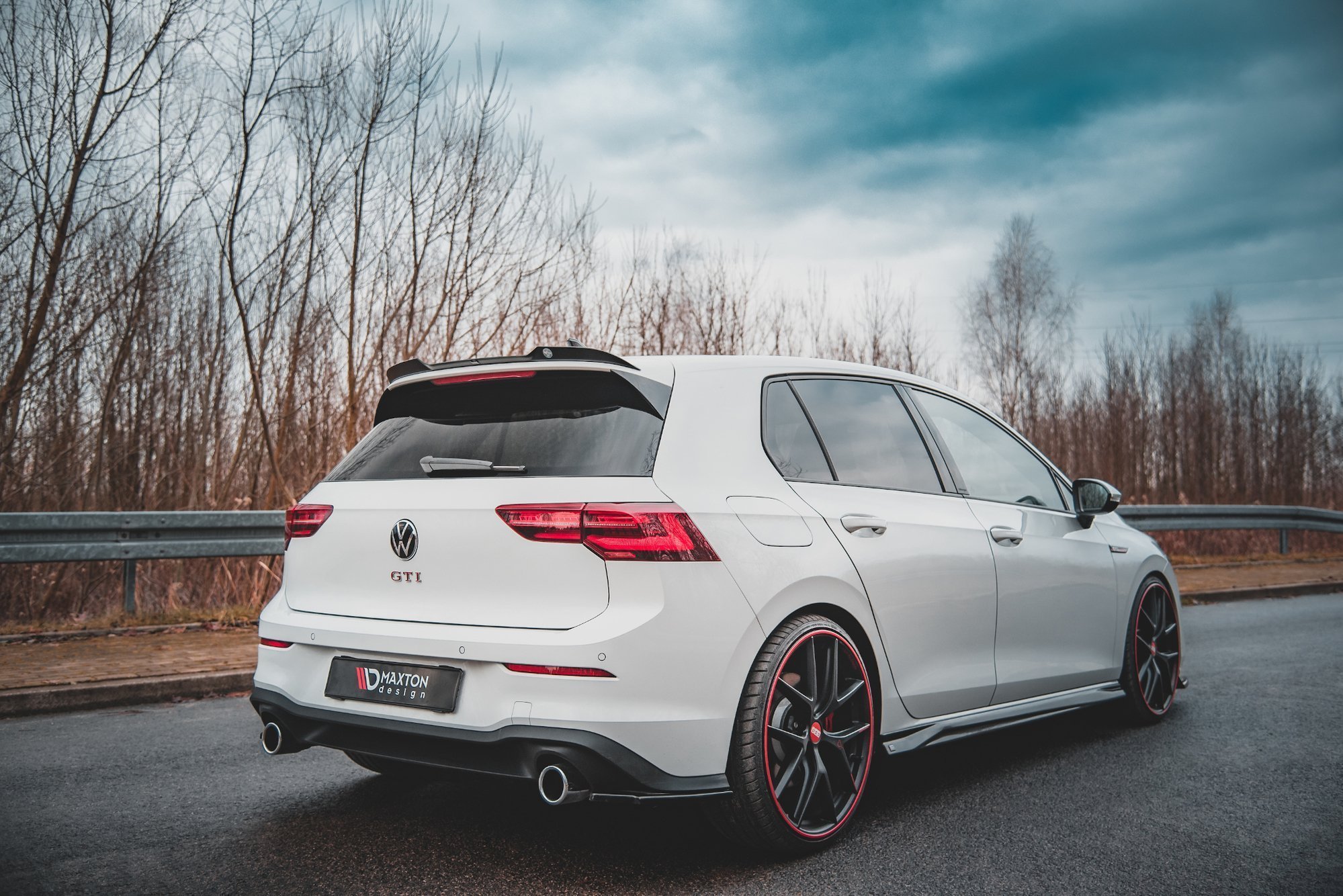 TAKSPOILER V.2 VW Golf VIII R 2020-> / VW Golf VIII GTI 2020-> – bilde 6