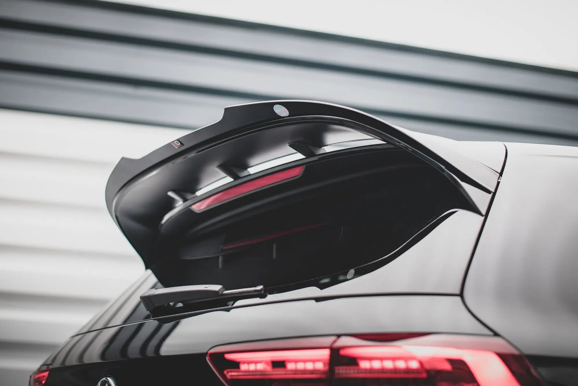 TAKSPOILER V.2 VW Golf VIII R-PERFORMANCE 2020-> / VW Golf VIII GTI CLUBSPORT 2020-> – bilde 3