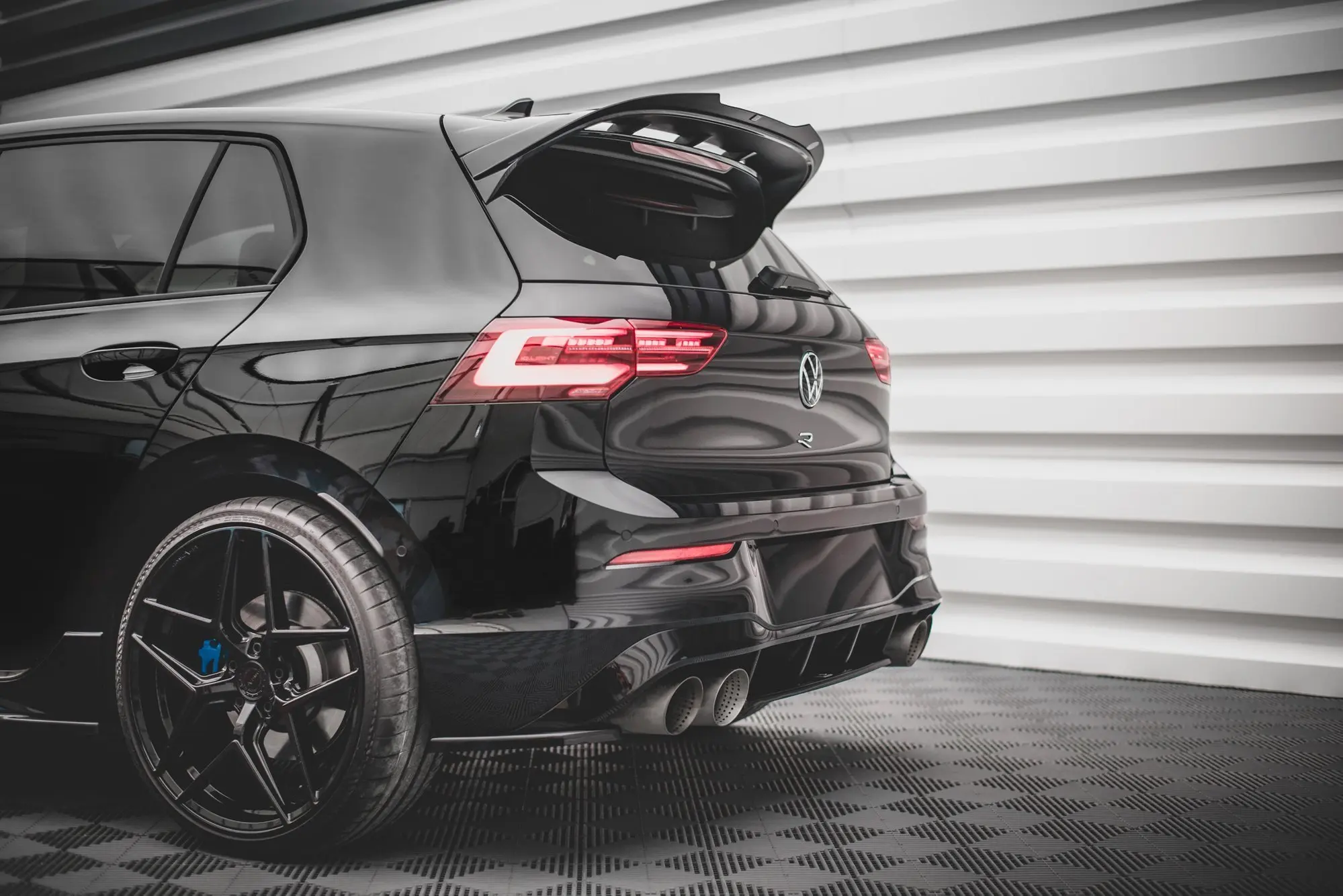 TAKSPOILER V.2 VW Golf VIII R-PERFORMANCE 2020-> / VW Golf VIII GTI CLUBSPORT 2020-> – bilde 5