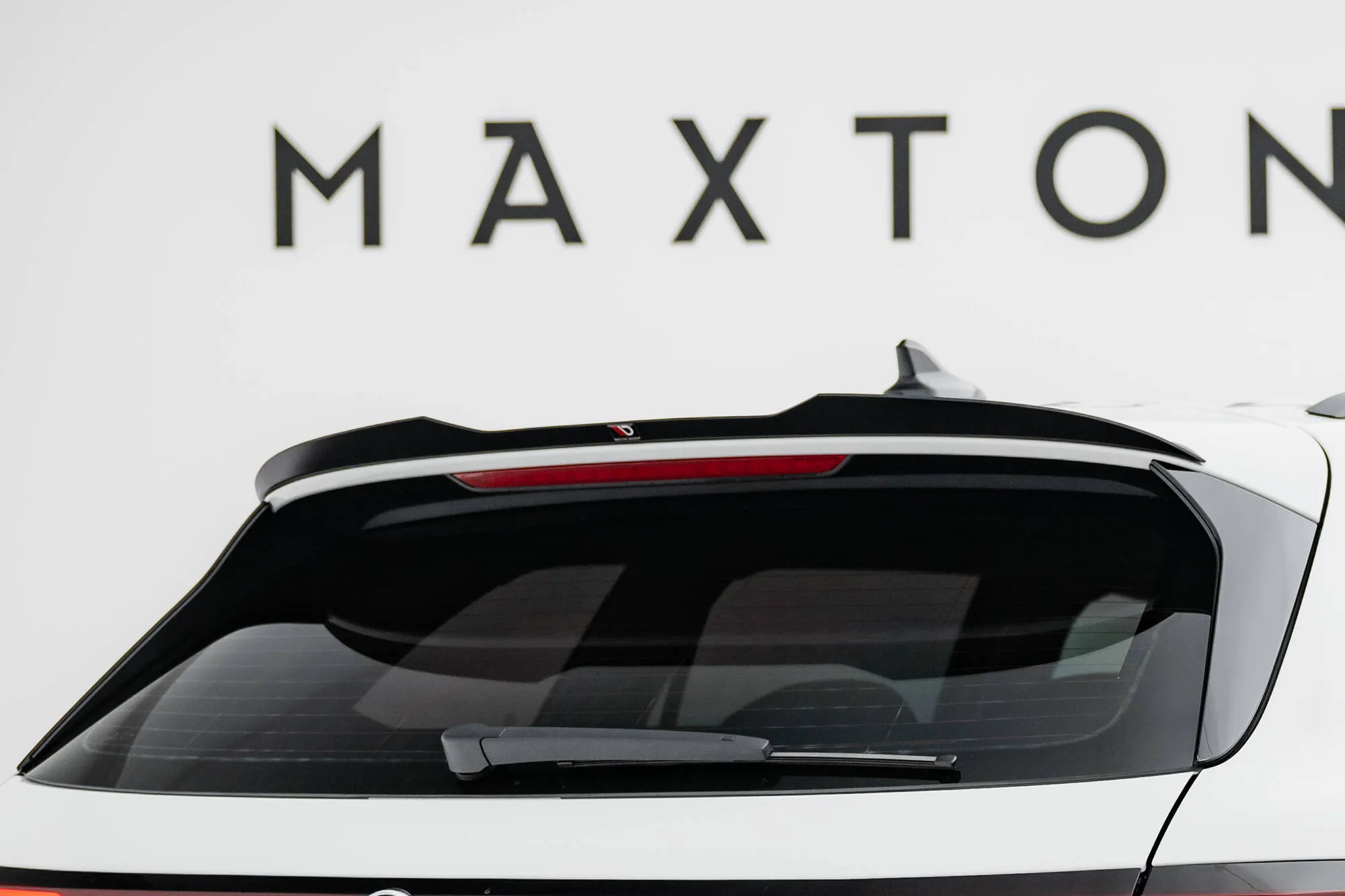 Takspoiler Volkswagen Passat (B9) 2023 -> | Glossy Black Edition
