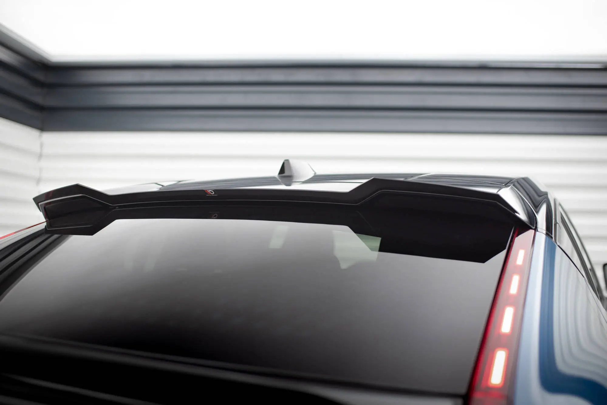 Takspoiler Volvo EC40/C40 Recharge 2021 ->  | Glossy Black Edition