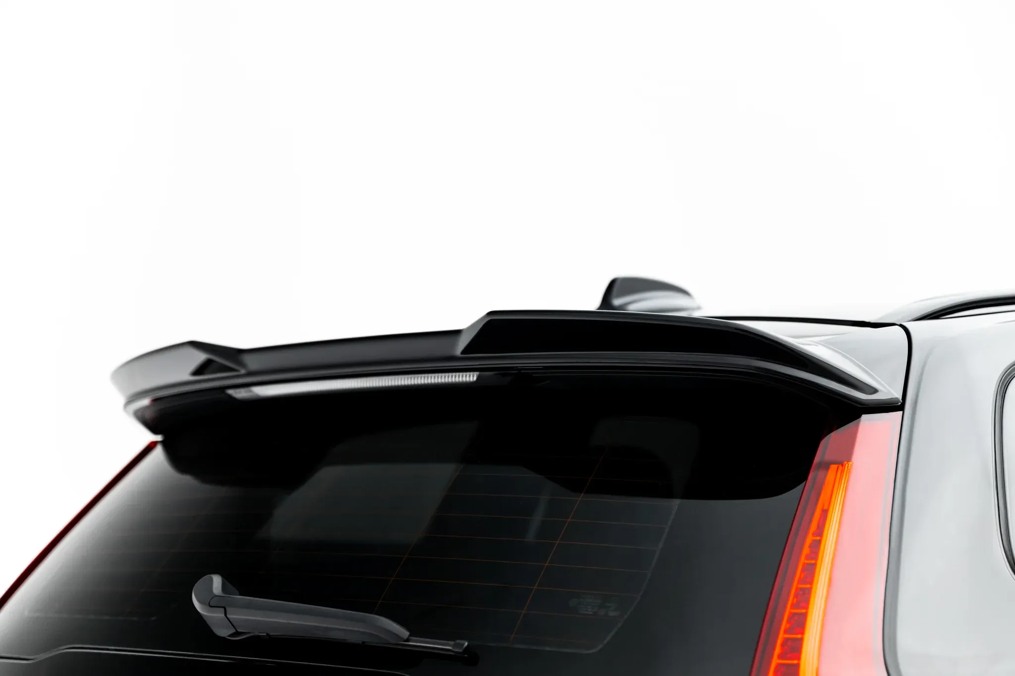 Takspoiler Volvo V60 II R-Design 2018-> | Glossy Black Edition – bilde 4