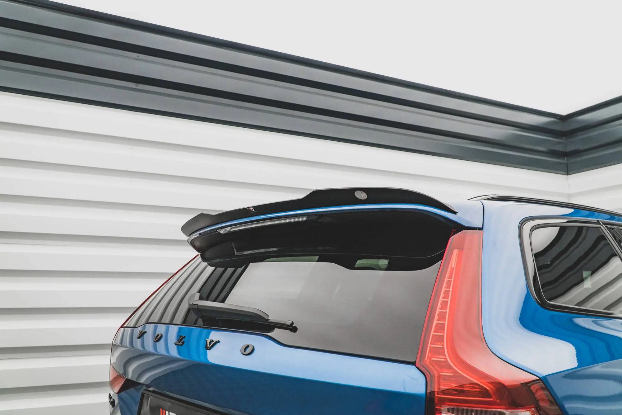 TAKSPOILER Volvo V60 II R-Design 2018->