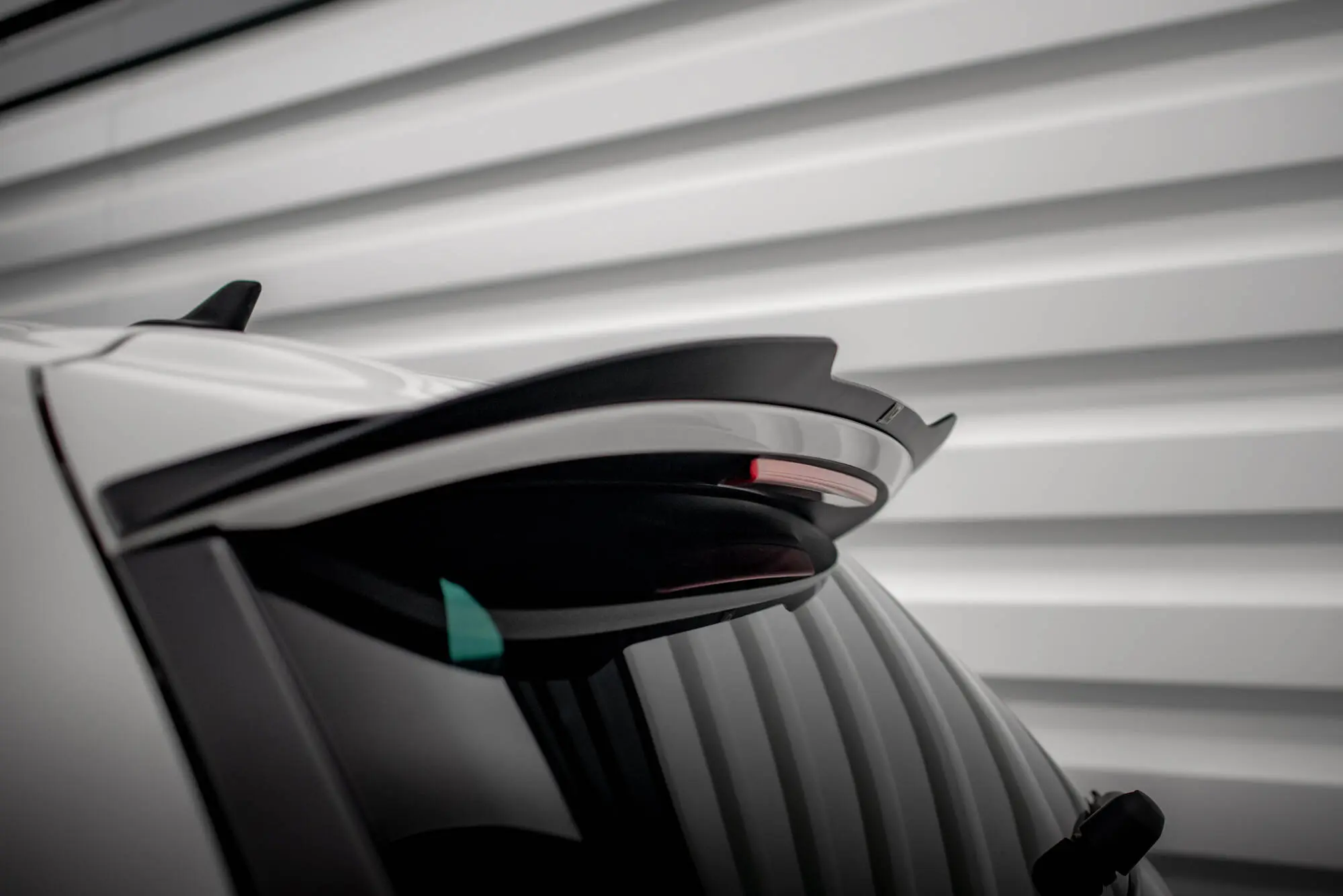 Takspoiler VW Scirocco R mk3 2008 - 2014 | V.2 Glossy Black Edition – bilde 3
