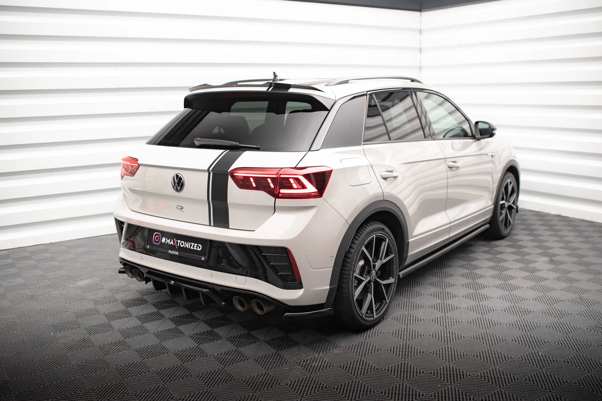 Takspoiler VW T-Roc Facelift 2021 - 2025 | Glossy Black Edition – bilde 2