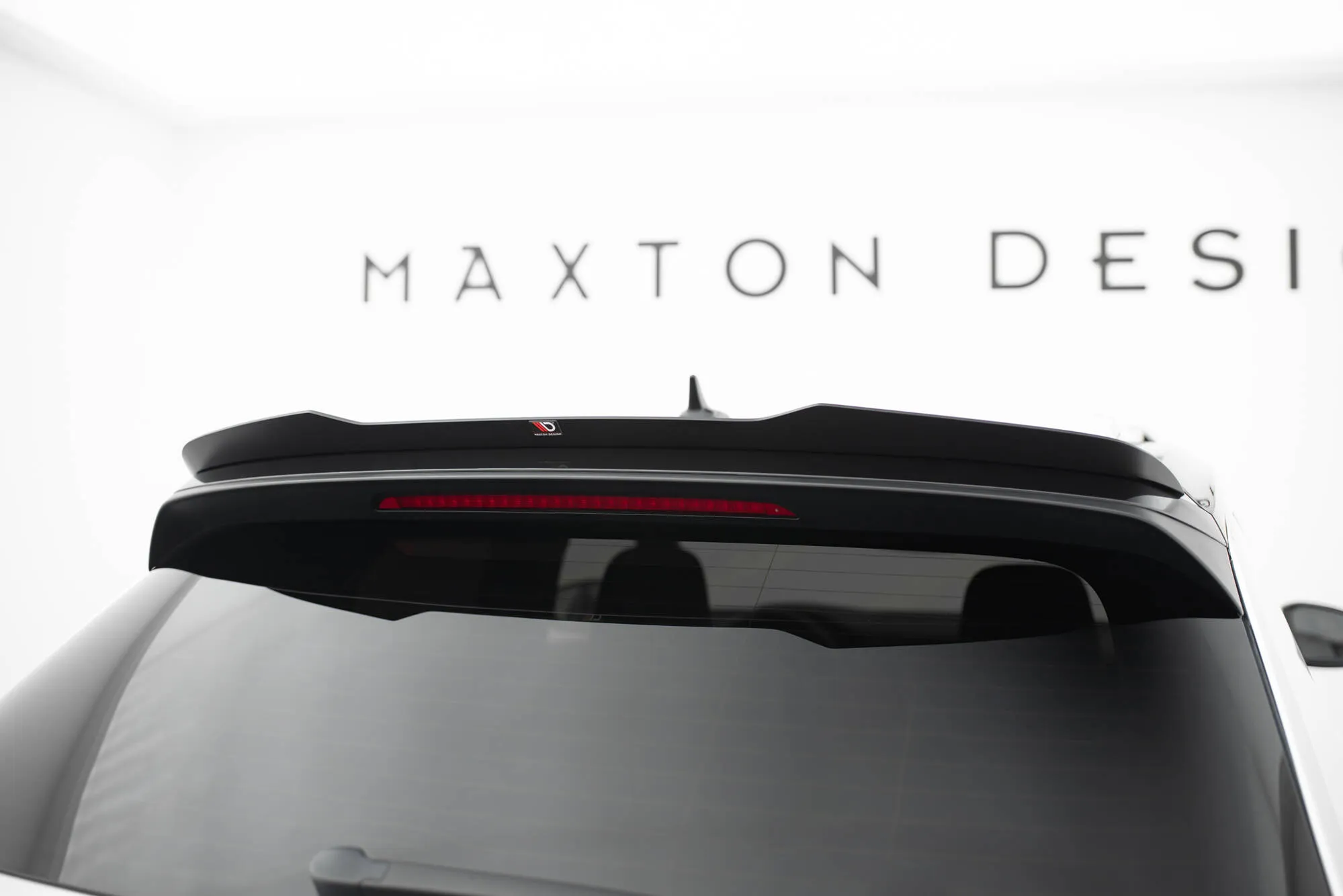 Takspoiler VW T-Roc Facelift 2021 - 2025 | Glossy Black Edition – bilde 5