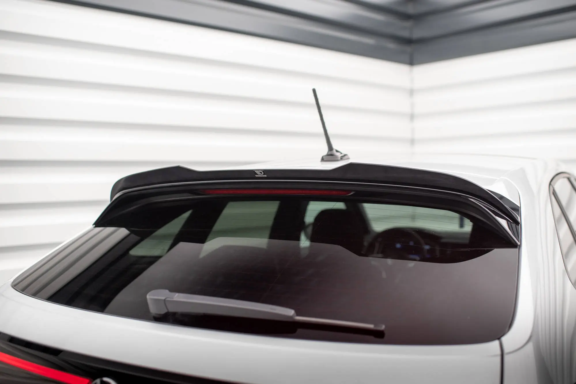 Takspoiler VW Taigo R-Line 2021-> | Glossy Black Edition