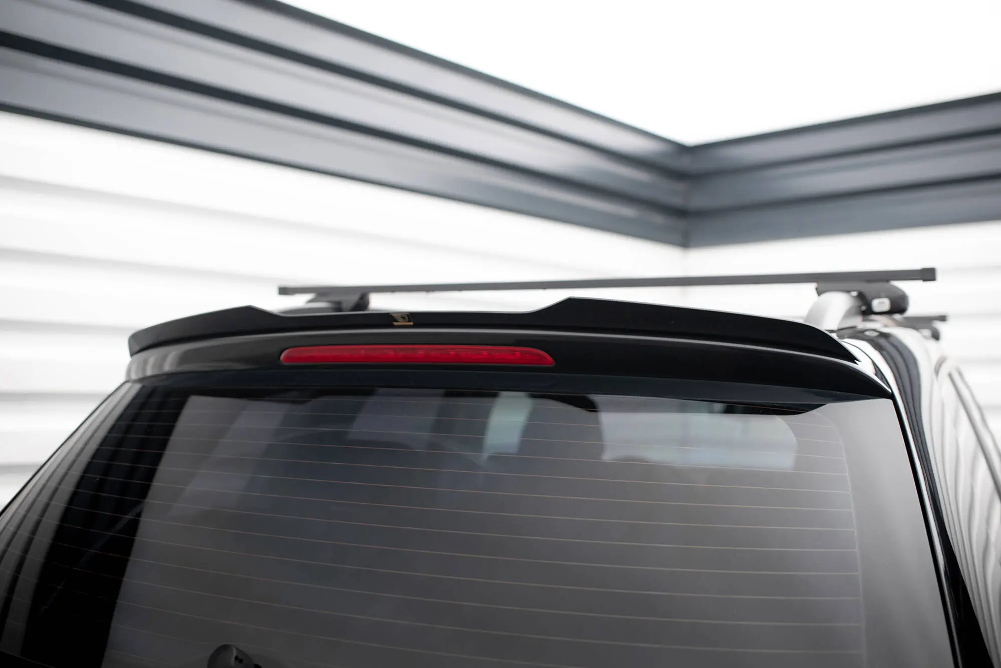 Takspoiler VW Touareg 7P 2010 - 2014 | Glossy Black Edition