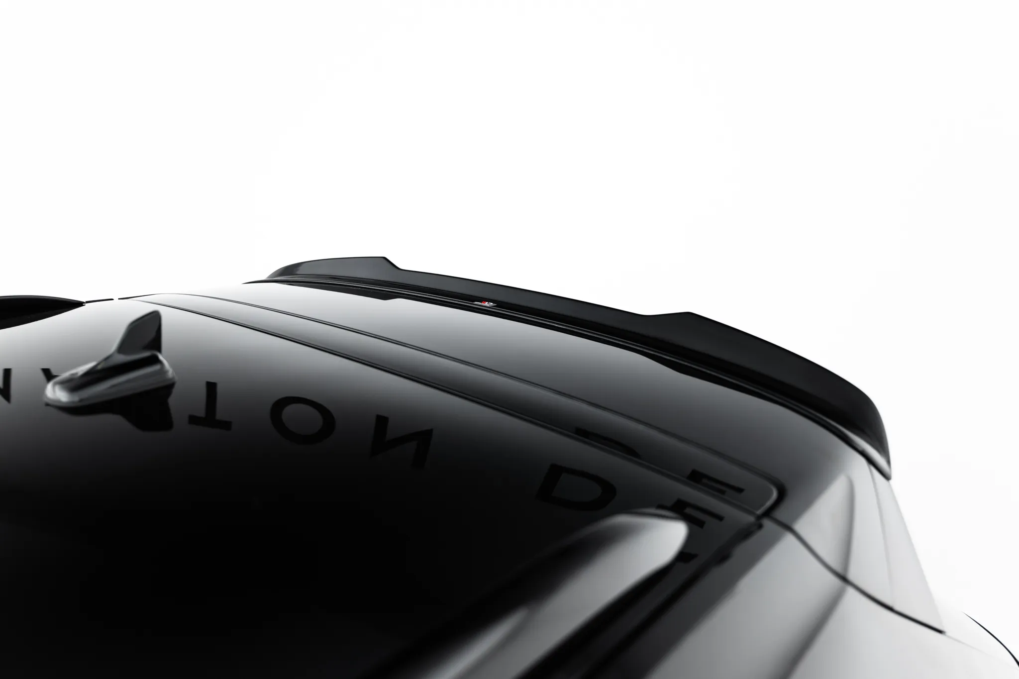Takspoiler VW Touareg Elegance III Facelift 2023 - 2026 | Glossy Black Edition – bilde 2