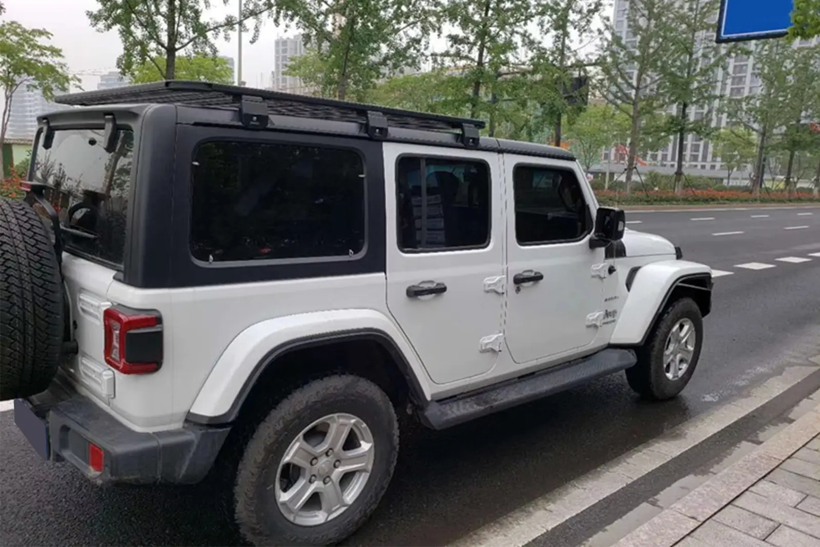 Takstativ plattform Jeep Wrangler JL 2017 -> │ Takgrind