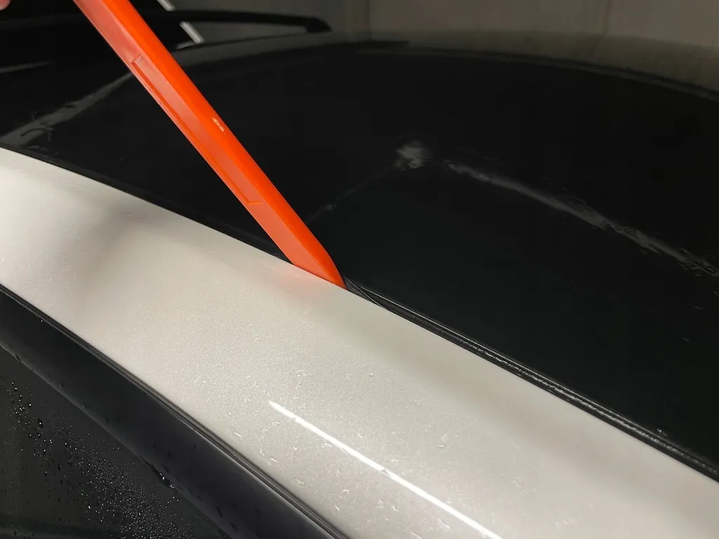 Takstativ Tesla Model Y 2020 -> │ Air Roof Rack Black - sett 2 stk. Image 8