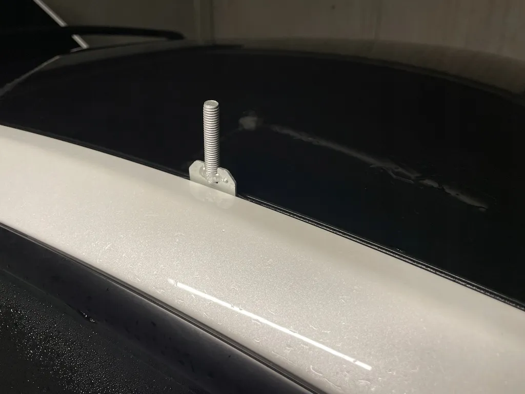 Takstativ Tesla Model Y 2020 -> │ Air Roof Rack Black - sett 2 stk. Image 9