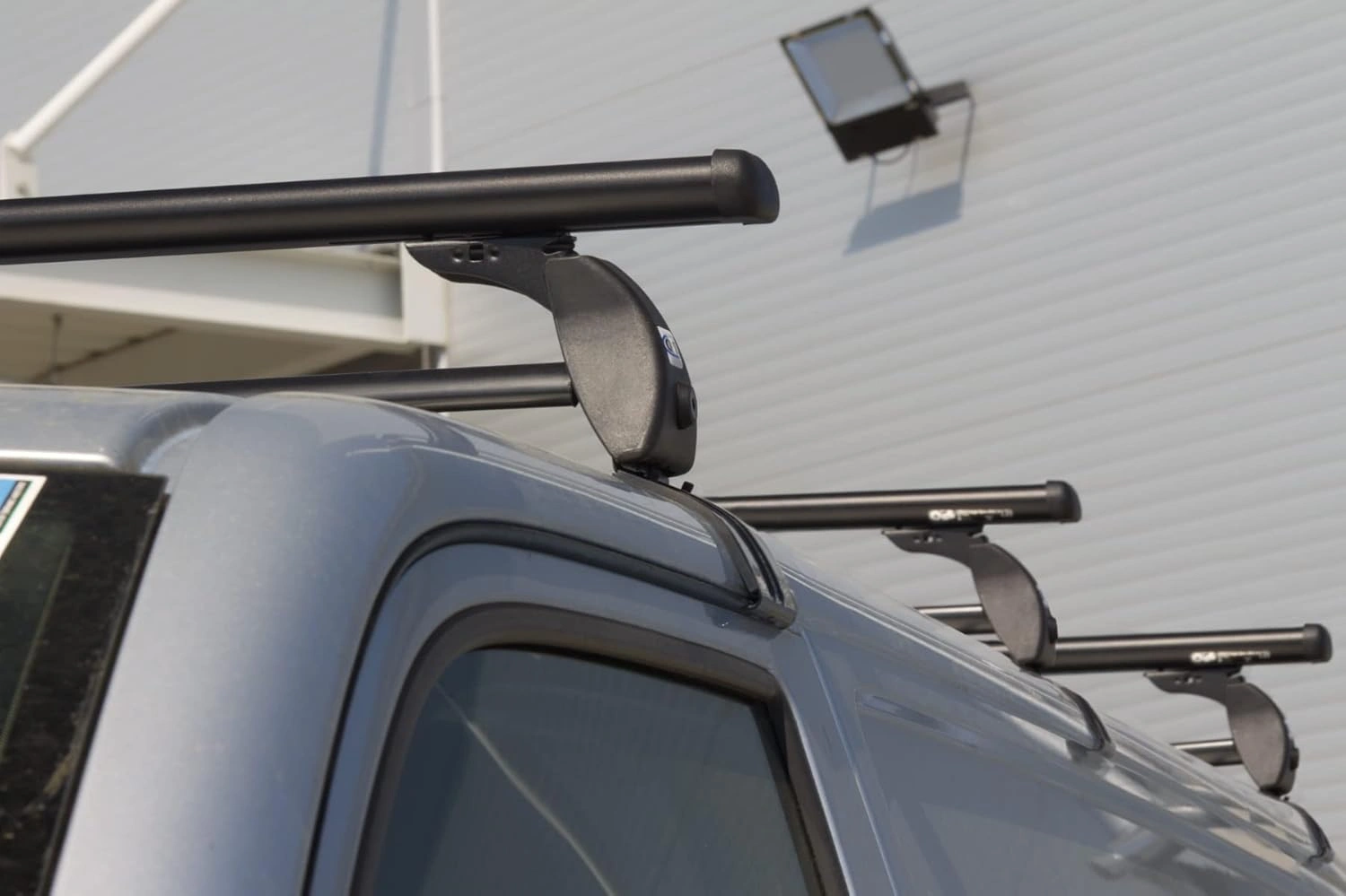 Takstativ VW T4 1990 - 2003 │ CRUZ Xpro2022 SF3-145 Roof Racks - sett 3 stk. – bilde 2