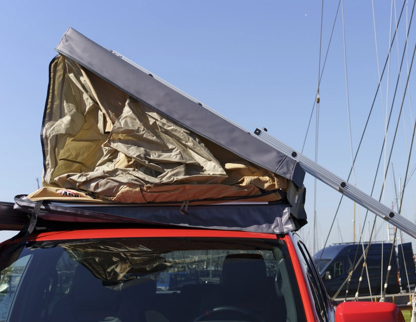 Taktelt ARB Flinders med stige – rask oppsett, solid ABS-gulv, madrass og LED-lys (140 x 240 cm) Image 8