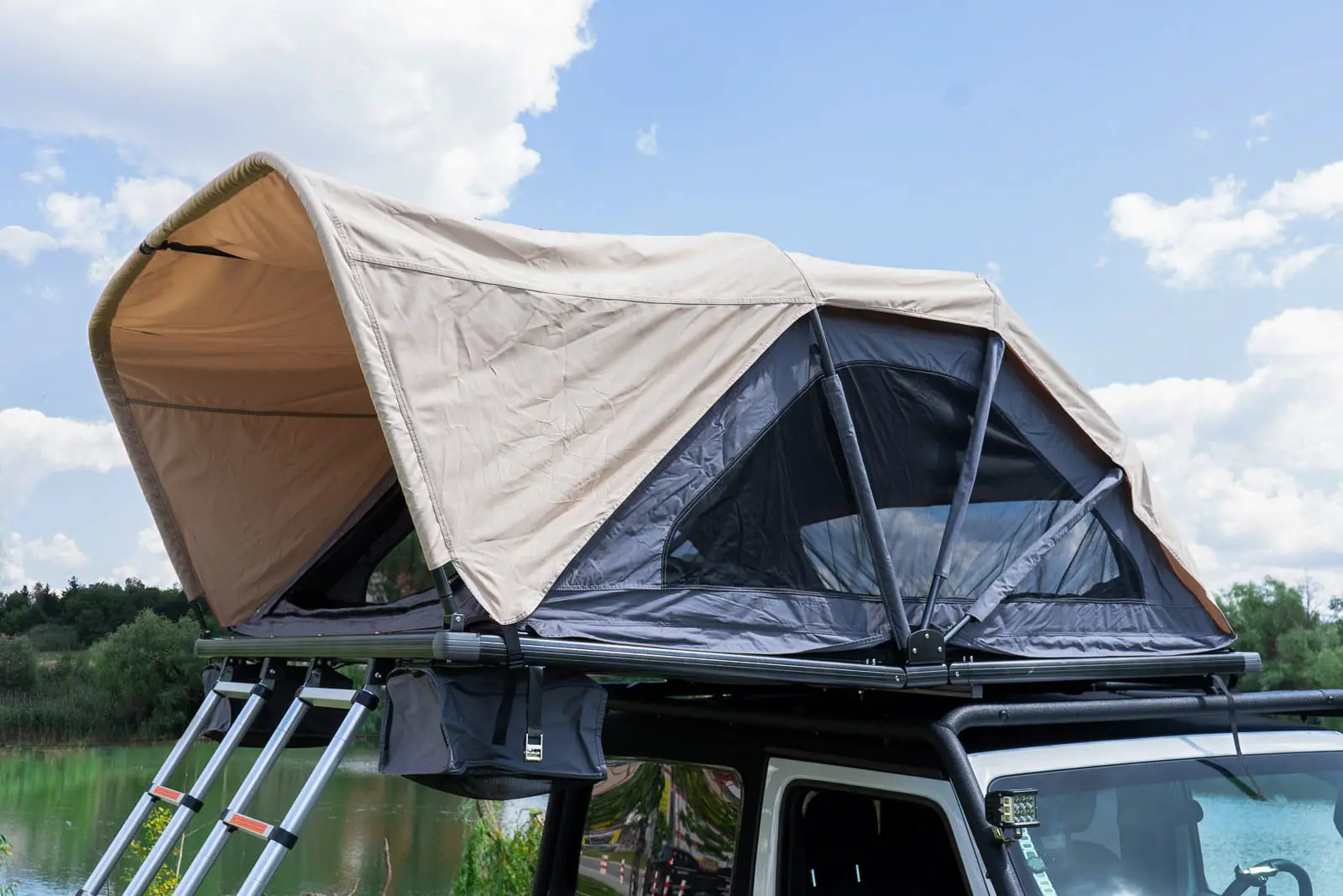 Taktelt Jeep Wrangler 221 x 190 x 102 cm │ Grey & Black Edition │ 4-personer  Image 1