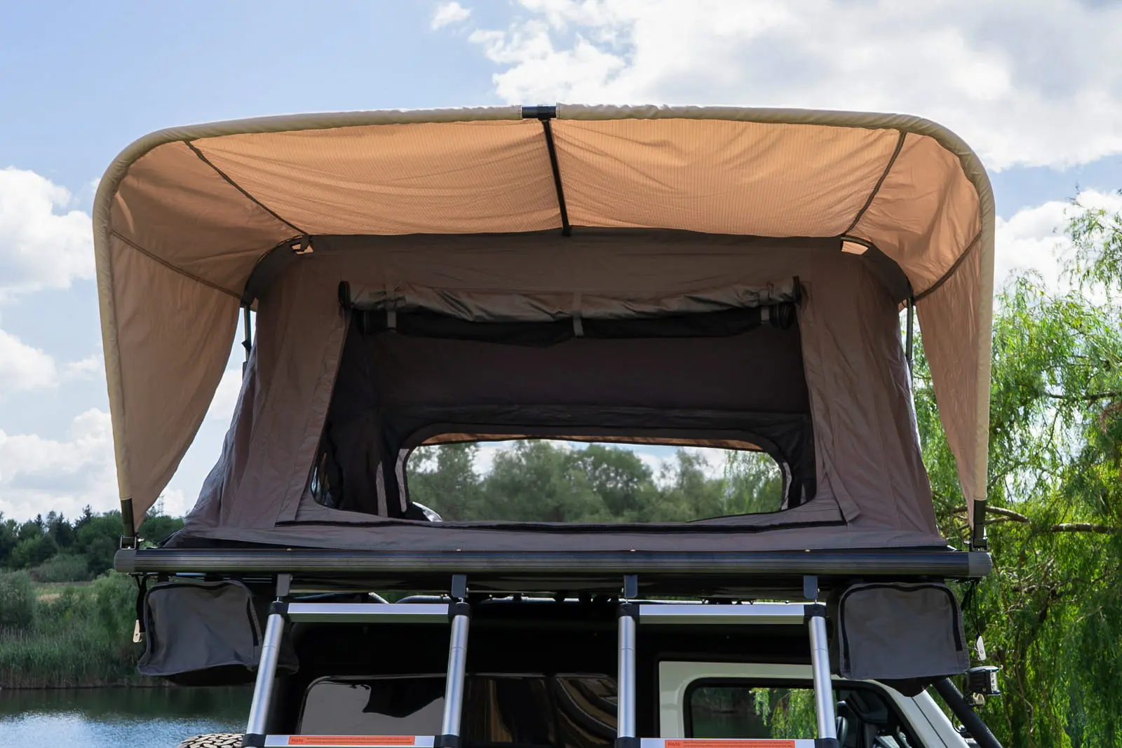 Taktelt Jeep Wrangler 221 x 190 x 102 cm │ Grey & Black Edition │ 4-personer  Image 2