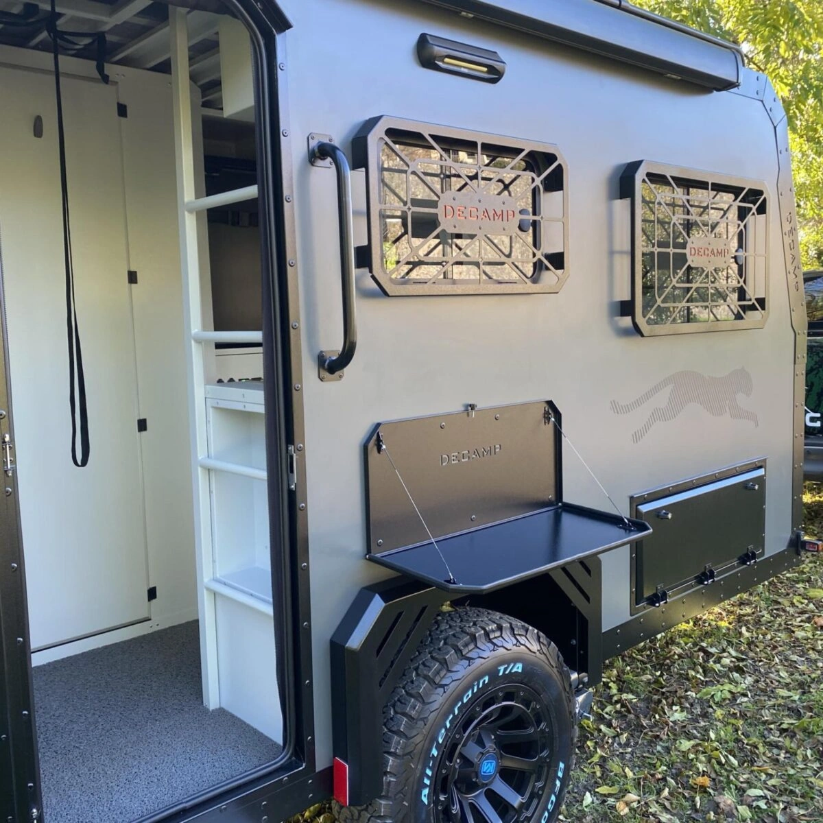 Terrengtilhenger Decamp Cross X5 │ stor offroad campinghenger med pop-up tak - 8 personer – bilde 12